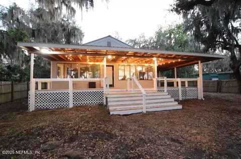 318 Riviera Dr, Crescent City, FL 32112