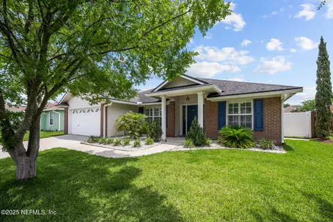 2439 Bentwater Dr W, Jacksonville, FL 32246