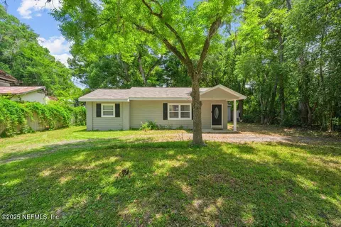 734 N Walnut St, Starke, FL 32091