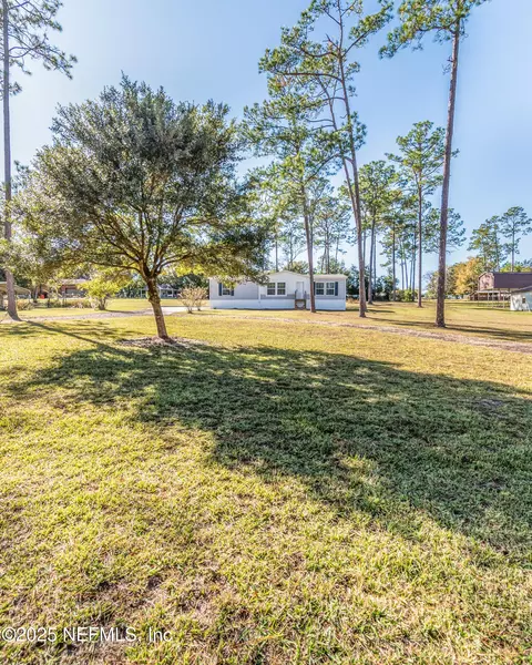 11648 E Confederate Dr, Glen Saint Mary, FL 32040