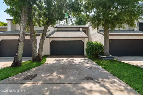 1172 W Romaine Cir, Jacksonville, FL 32225