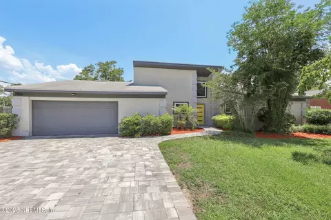 7086 Holiday Hill Ct, Jacksonville, FL 32216