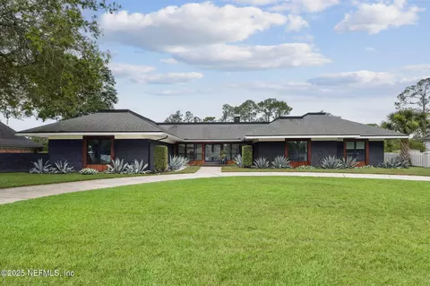 8040 Pine Lake Rd, Jacksonville, FL 32256