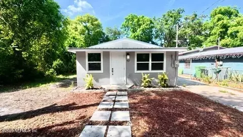 402 Harris St, Palatka, FL 32177