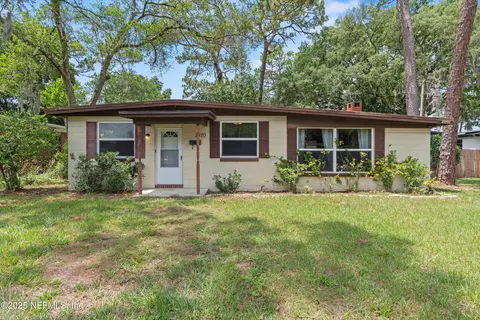 2870 Yellow Pine Dr, Jacksonville, FL 32277