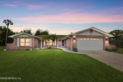 112 Kings Point Ct, Daytona Beach, FL 32119