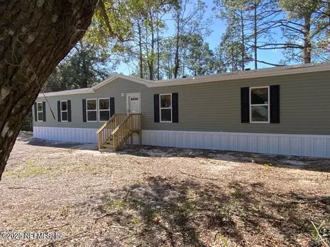 125 Reaves Ave, Interlachen, FL 32148