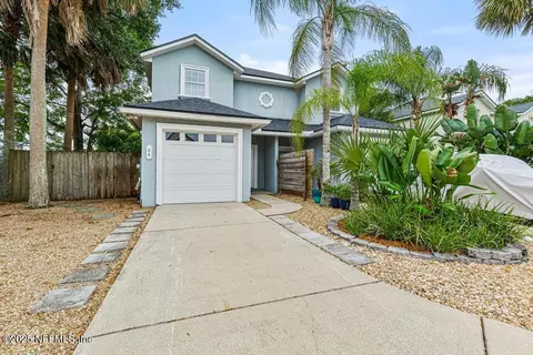 66 W 14th St, Atlantic Beach, FL 32233