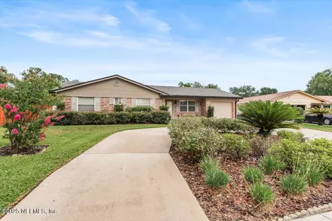 8515 Canton Dr, Jacksonville, FL 32221