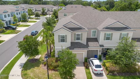 13106 Annies Walk Dr, Jacksonville, FL 32218