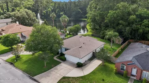 1419 Summit Oaks Dr E, Jacksonville, FL 32221