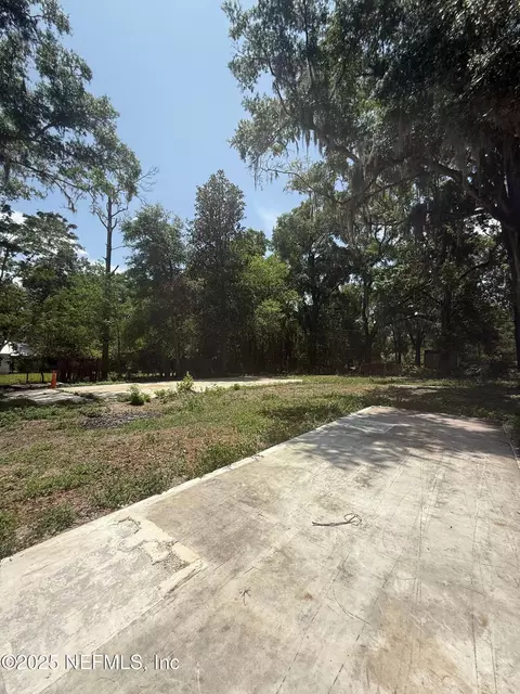 6347 Lake Dr, Starke, FL 32091