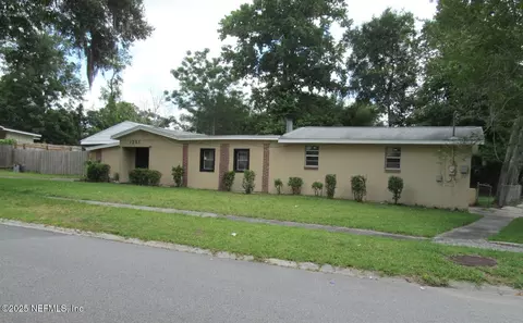 1261 Knobb Hill Dr, Jacksonville, FL 32221