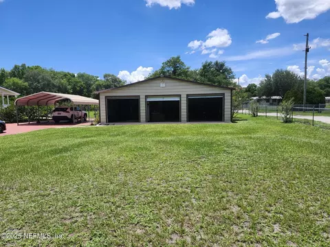 145 Lake St, Pomona Park, FL 32181