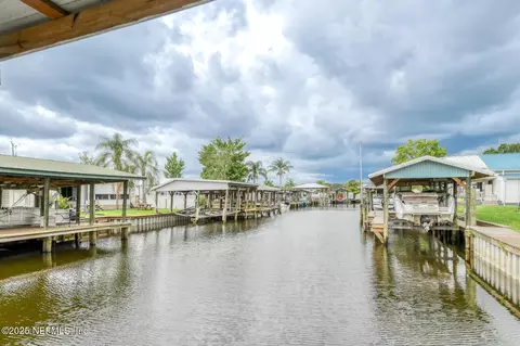 94 Happiness Dr, Welaka, FL 32193