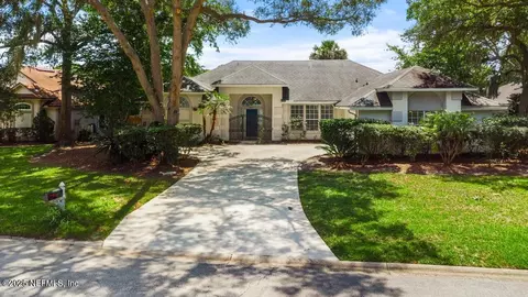 825 Buckeye Ln W, Saint Johns, FL 32259