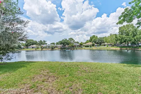 4533 Wandering Oaks Dr S, Jacksonville, FL 32257