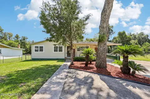 304 Highland Ave S, Green Cove Springs, FL 32043