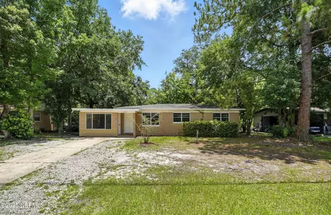 1841 Debutante Dr, Jacksonville, FL 32246