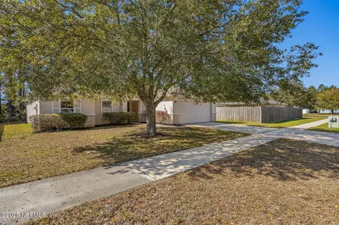 11690 Brian Lakes Dr N, Jacksonville, FL 32221