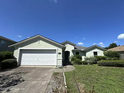2255 Brian Lakes Dr E, Jacksonville, FL 32221