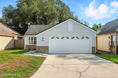 7733 Leesburg Dr S, Jacksonville, FL 32277