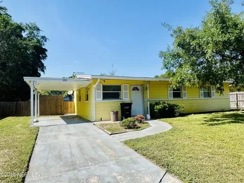 8027 Lourdes Dr S, Jacksonville, FL 32210
