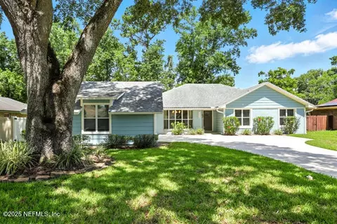 3328 W Hidden Lake Dr, Jacksonville, FL 32216