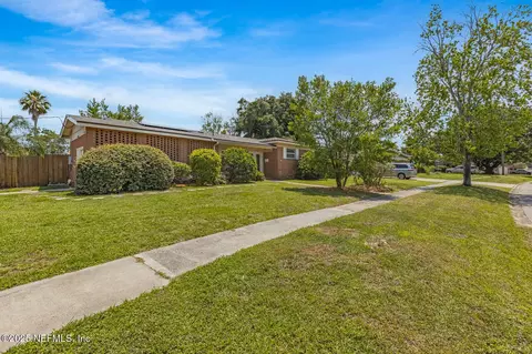 3592 Thornhill Dr, Jacksonville, FL 32277