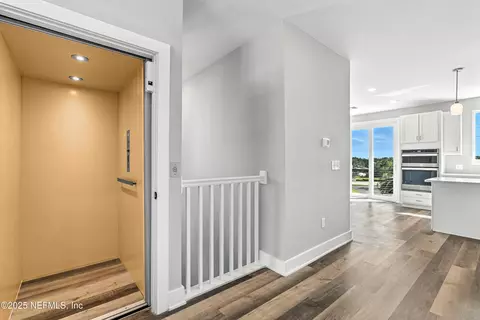 Entry Way - 15 Comares Ave, Saint Augustine, FL 32080 photo 2 of 4