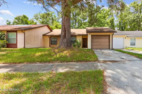 10715 Meadowlea Dr, Jacksonville, FL 32218