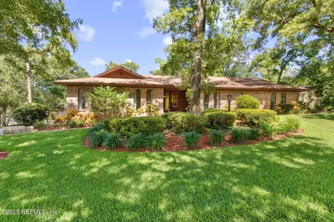 6310 Whispering Oaks Dr W, Jacksonville, FL 32277