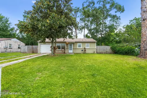 5546 Green Forest Dr, Jacksonville, FL 32244