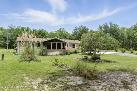 209 Thunder Rd, Interlachen, FL 32148