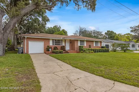 8355 Bordeau Ave N, Jacksonville, FL 32211