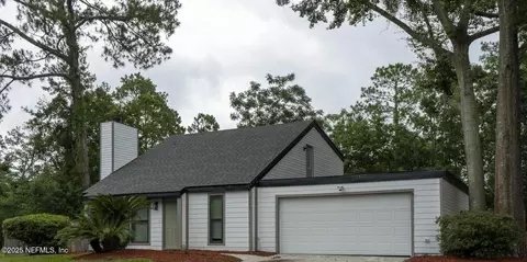 8305 Coralberry Ln, Jacksonville, FL 32244