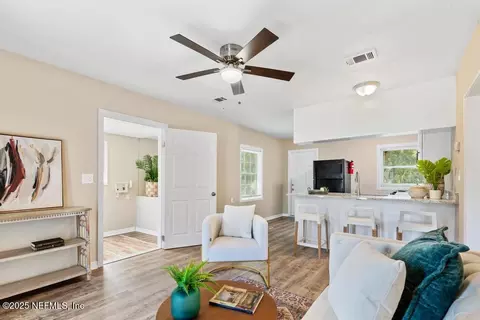 9814 Buncome Rd, Jacksonville, FL 32246