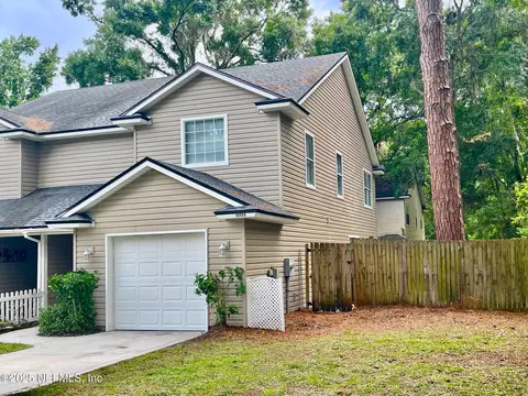 86069 Pineview Dr, Yulee, FL 32097