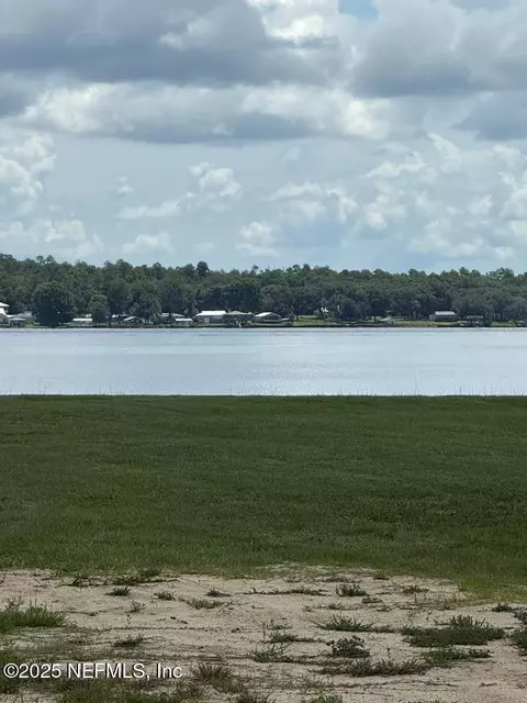 251 Lake Dr, Florahome, FL 32140