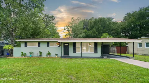 2137 La Valle Dr, Jacksonville, FL 32210