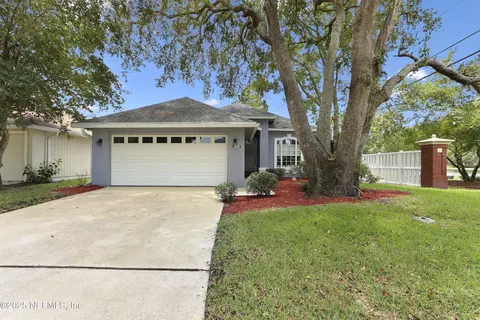 1100 Summerchase Dr, Saint Johns, FL 32259