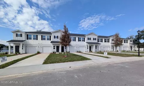 6049 Carolines Ct, Jacksonville, FL 32277