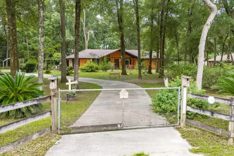 4253 Chokeberry Rd, Middleburg, FL 32068