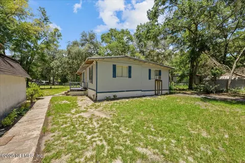 108 Hugh Ave, Interlachen, FL 32148