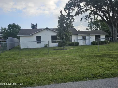 1826 W Burkholder Cir, Jacksonville, FL 32216