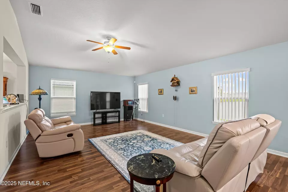 Living - 6589 Winding Greens Dr, Jacksonville, FL 32244 photo 1 of 2