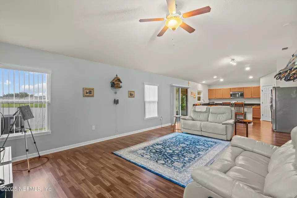 Living - 6589 Winding Greens Dr, Jacksonville, FL 32244 photo 2 of 2
