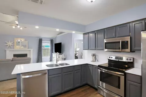 7961 Evening Flower Ln, Jacksonville, FL 32244