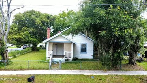 220 S 14th St, Palatka, FL 32177