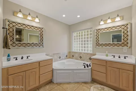 Bath - 4575 Wolfe Rd, Saint Augustine, FL 32092 photo 4 of 6